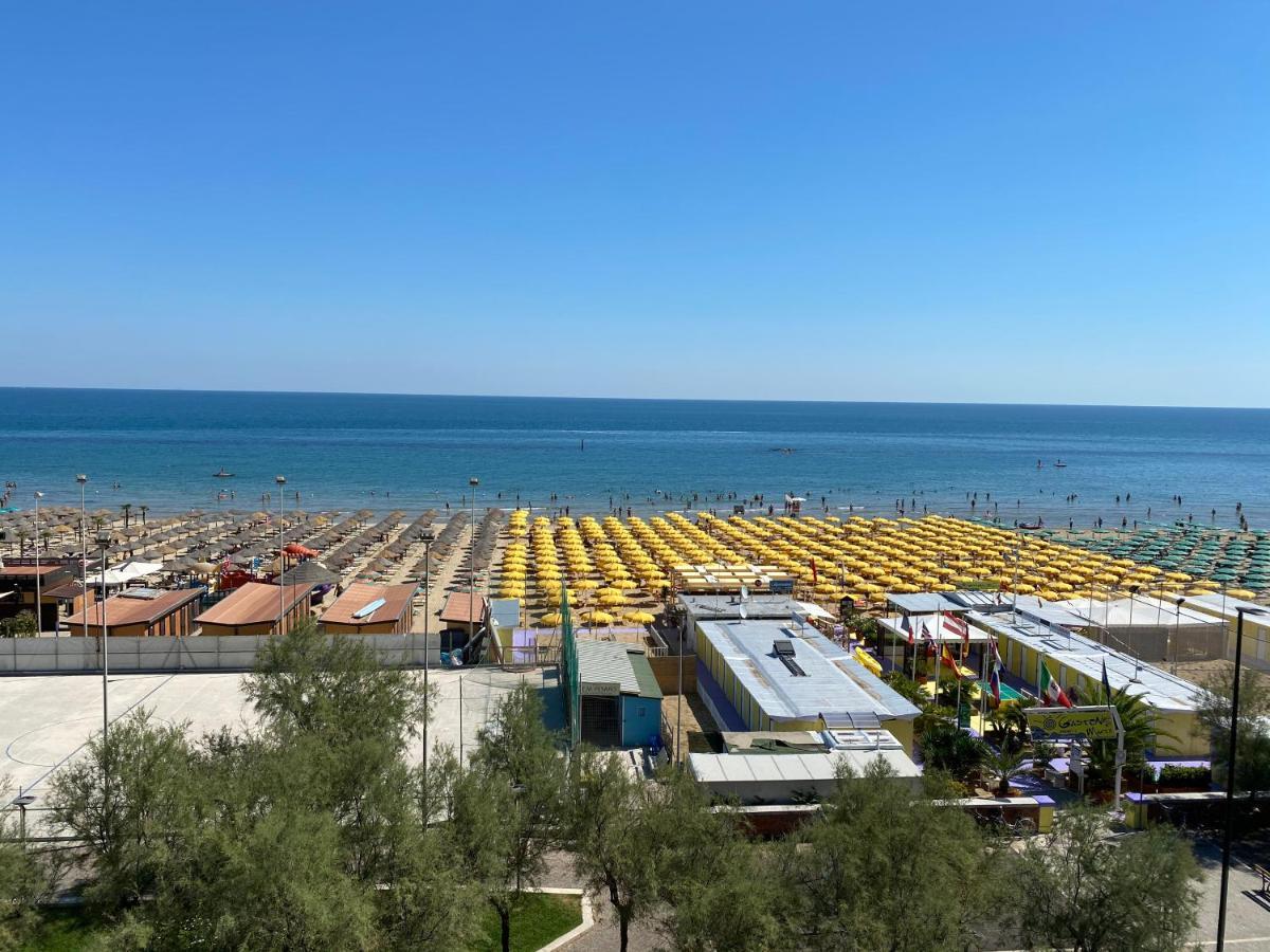 פסארו Hotel Nettuno מראה חיצוני תמונה