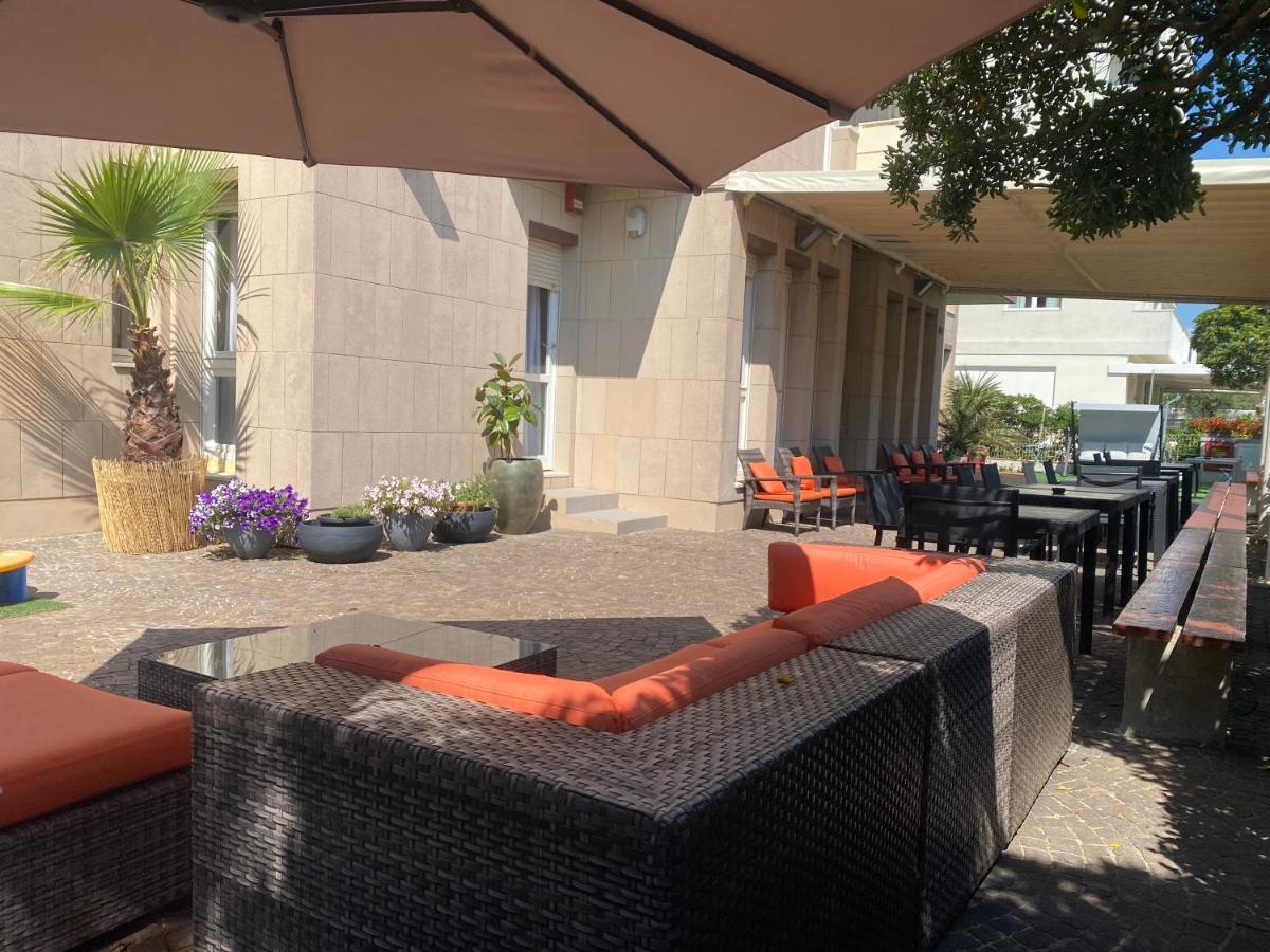 פסארו Hotel Nettuno מראה חיצוני תמונה