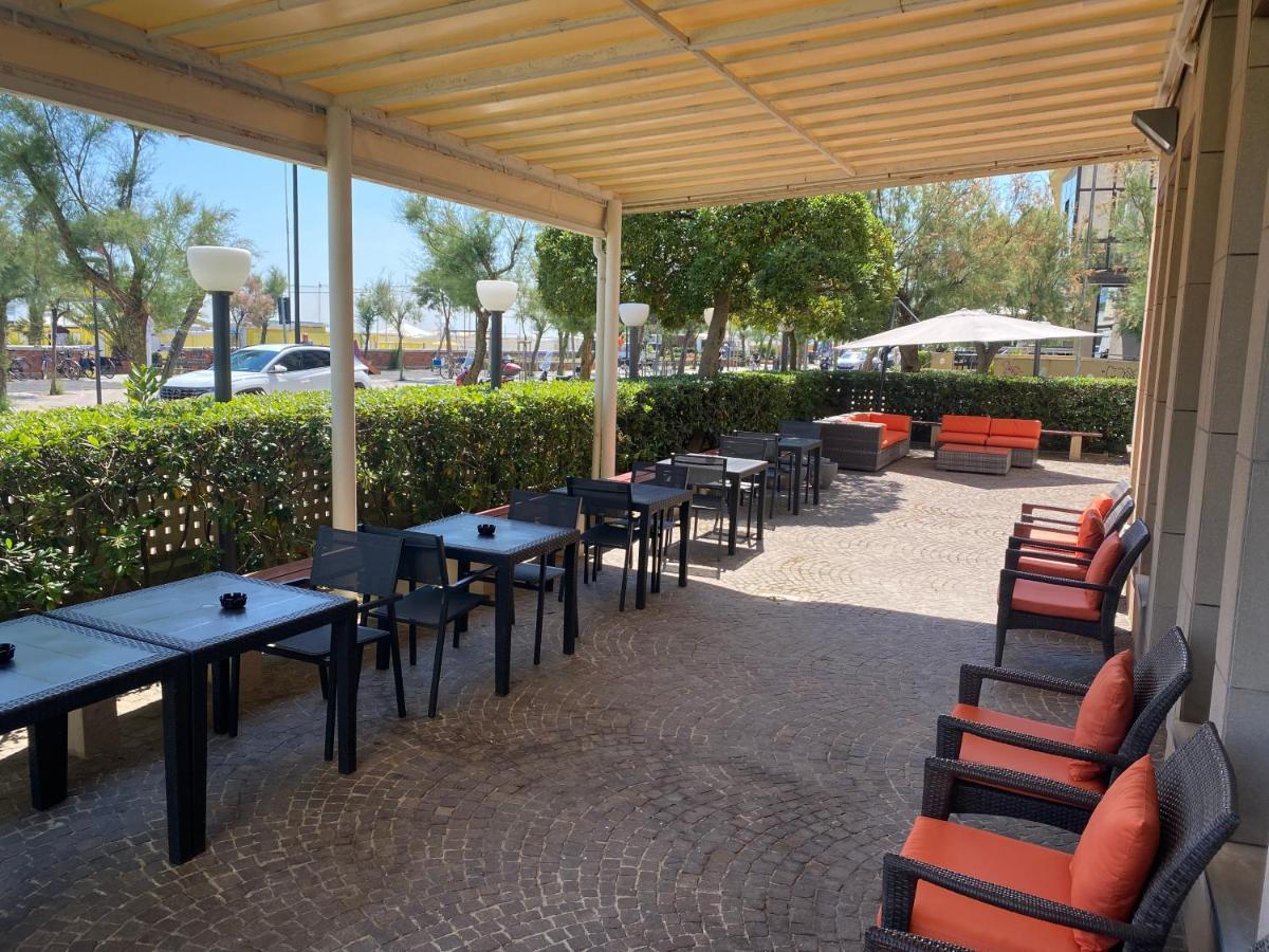 פסארו Hotel Nettuno מראה חיצוני תמונה