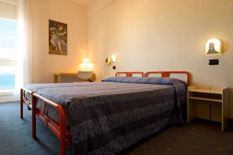 פסארו Hotel Nettuno מראה חיצוני תמונה