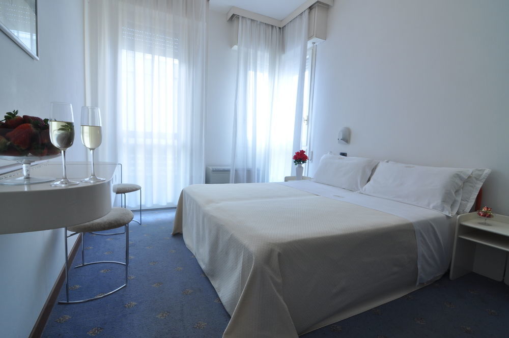 פסארו Hotel Nettuno מראה חיצוני תמונה