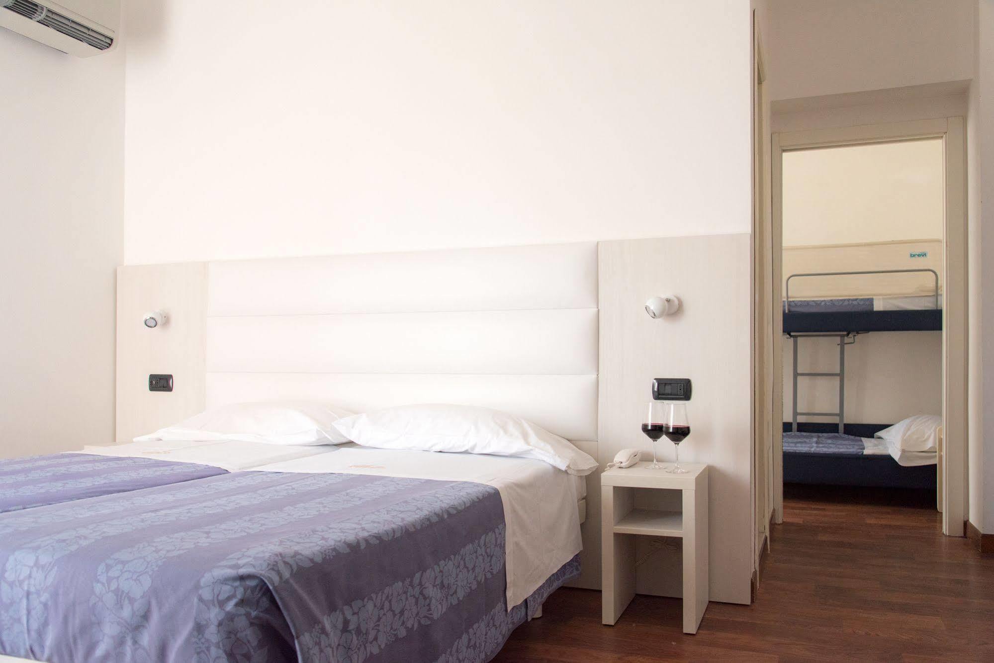פסארו Hotel Nettuno מראה חיצוני תמונה