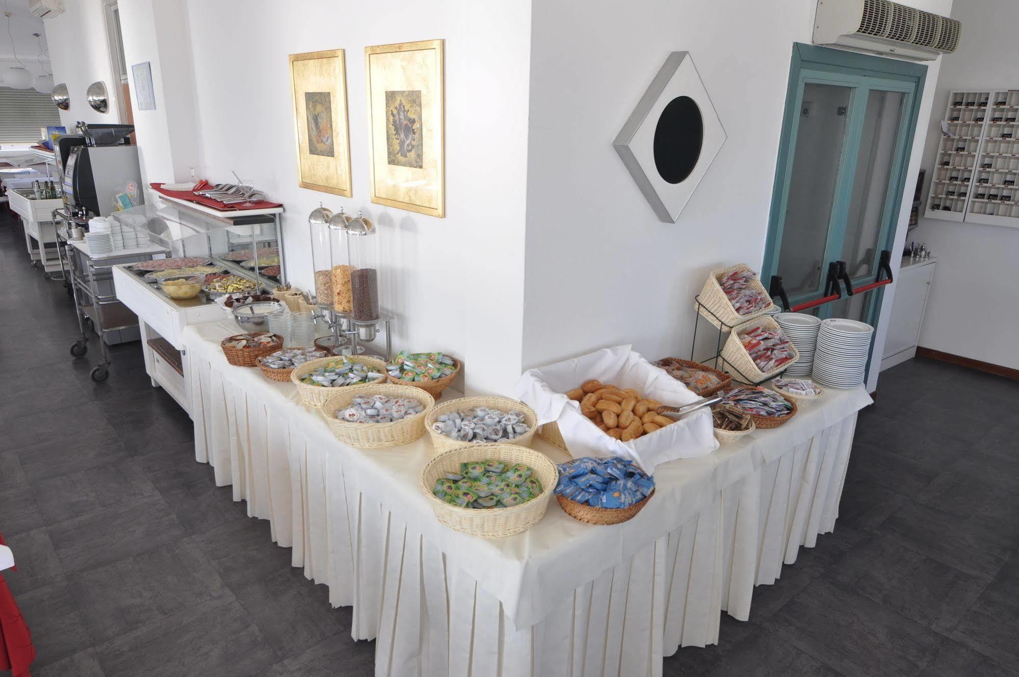פסארו Hotel Nettuno מראה חיצוני תמונה