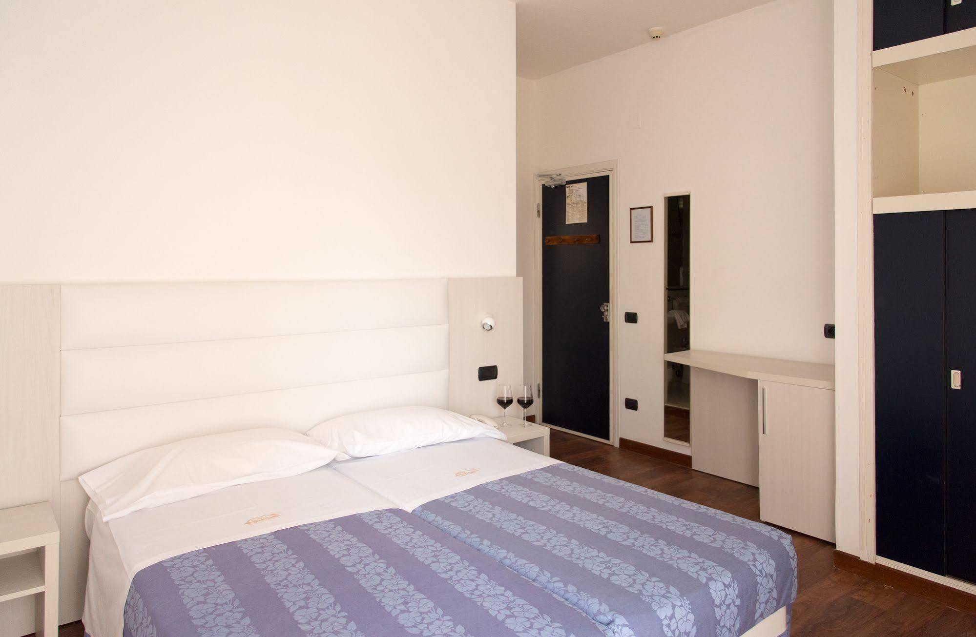 פסארו Hotel Nettuno מראה חיצוני תמונה